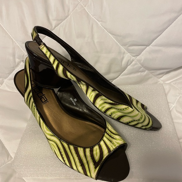 MODA Spana cute open toe sling backs! Jungle print w/brown shiny heels. SZ 8M. - Picture 2 of 10